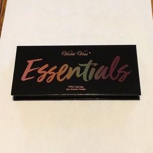 Violet Voss Essentials eyeshadow pallette